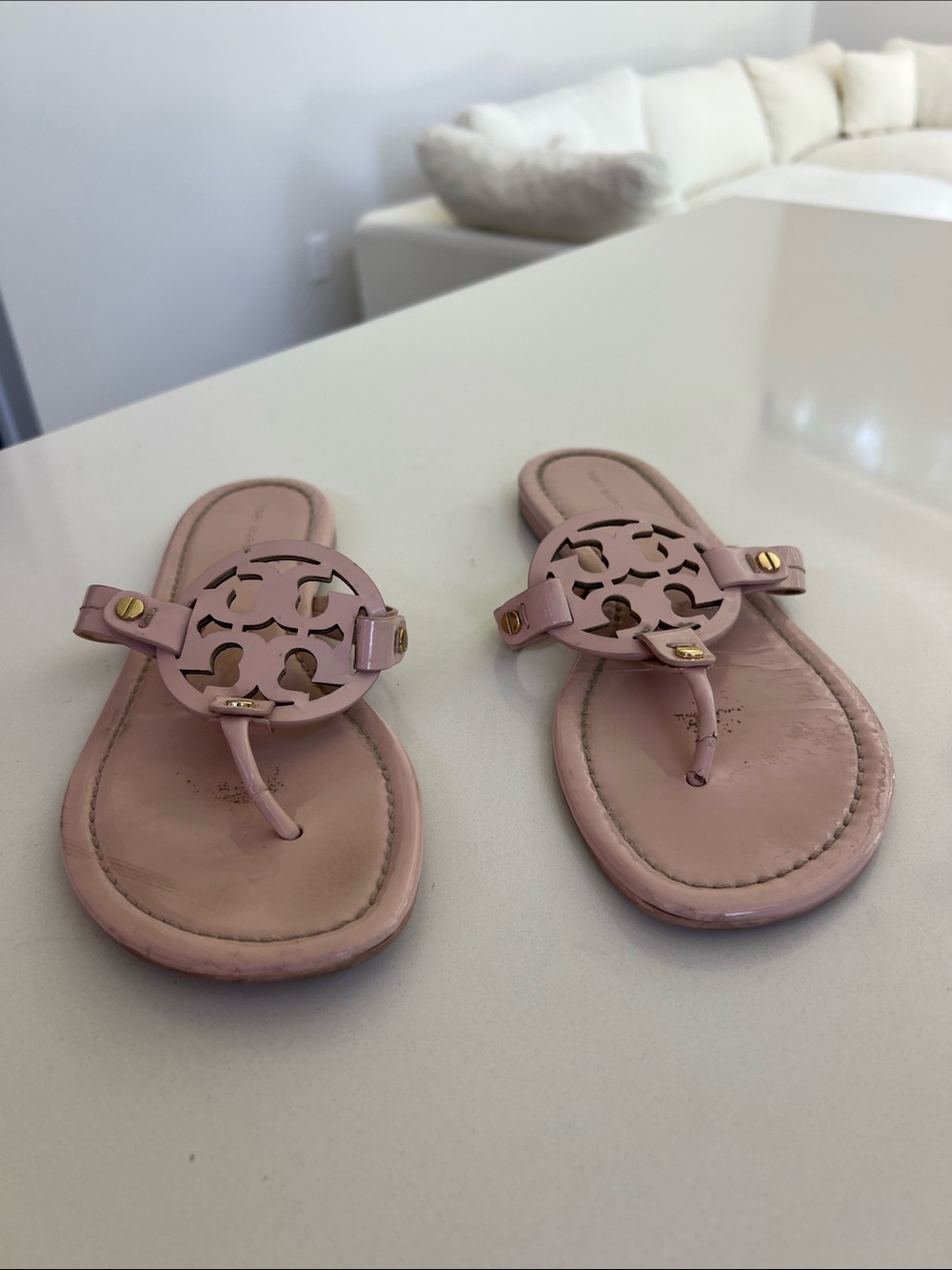 Tory Burch sea shell light pink miller patent leather flip flops sandals 8 - Picture 5 of 12